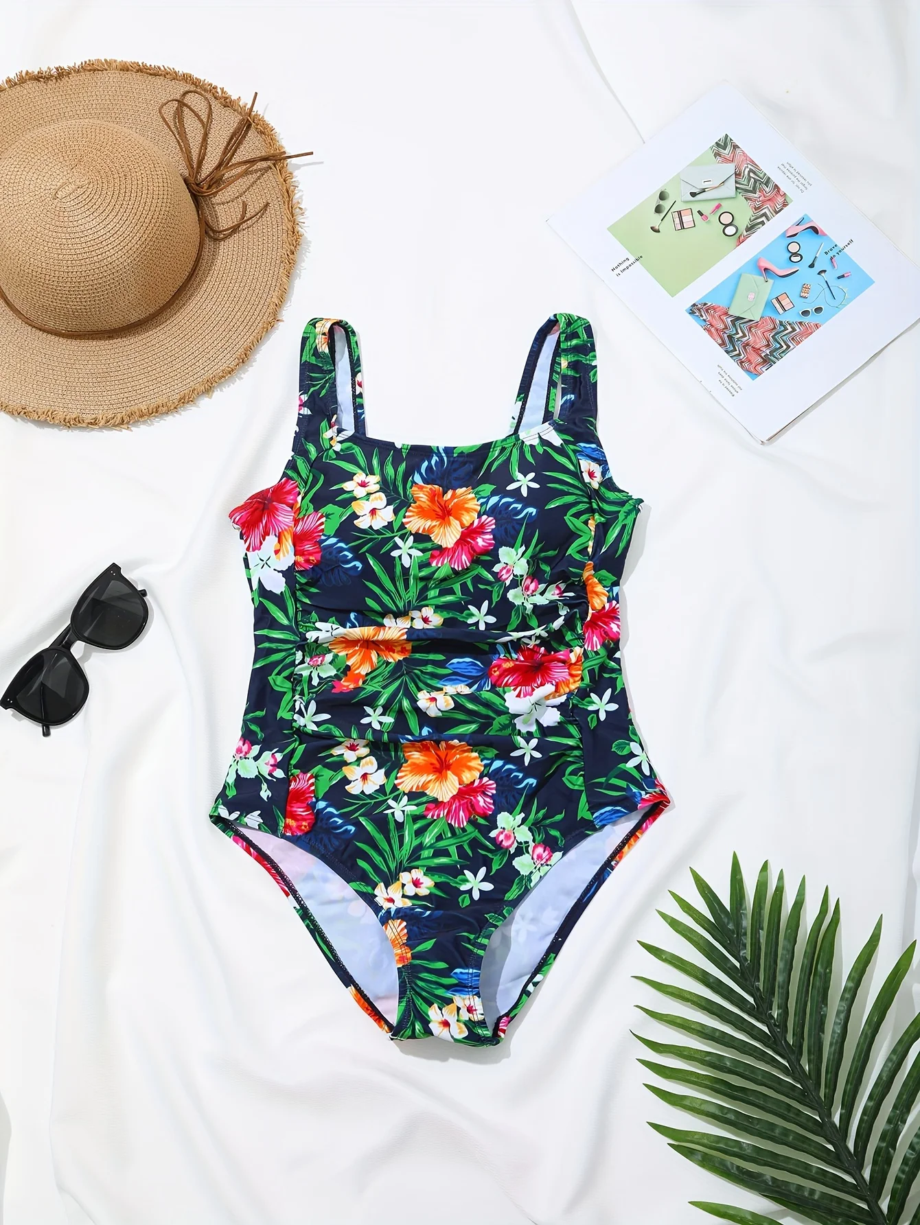 بدلة سباحة Luxy Trio قطعة واحدة - تحكم في البطن، تصميم عالي القطع - ملابس سباحة نسائية عصرية لمظهر شاطئ أنيق