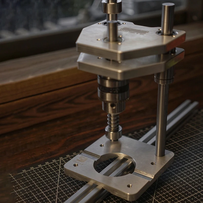 

Прецизионный портативный направляющий шаблон для сверления, деревообрабатывающий регулируемый локатор пуансона или инструмент для сверления прямых отверстий