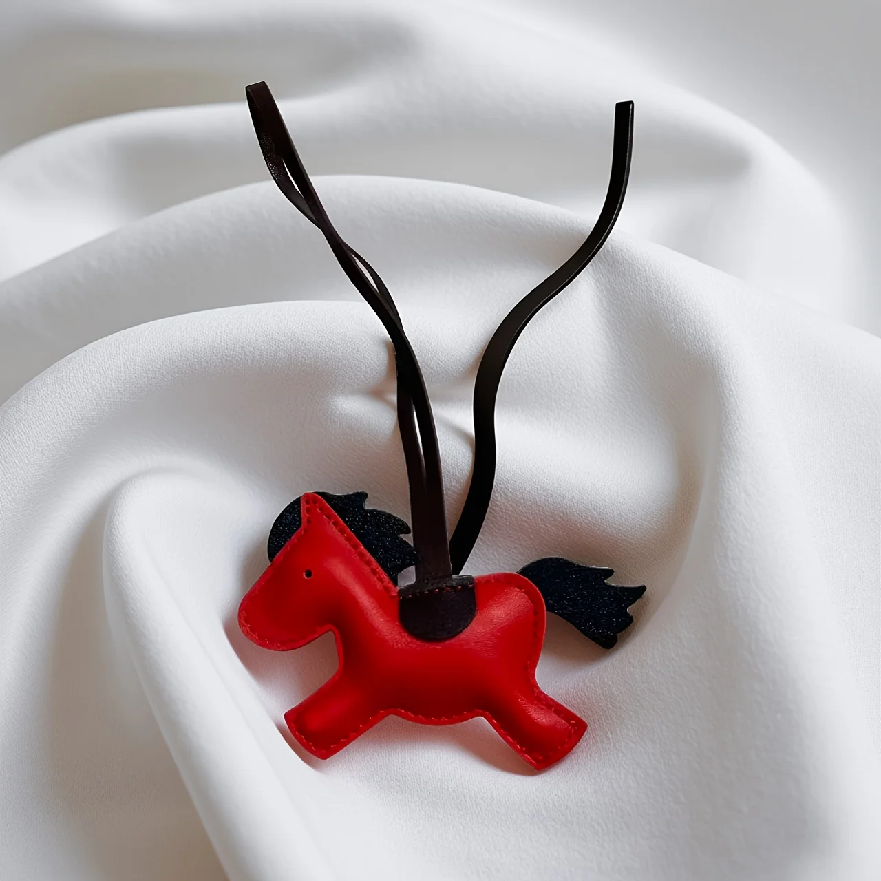 Neujahrs-Trendmarke Pferdejahr Lederbekleidung, Gepäck, Schlüsselanhänger-Accessoires, passende Materialien, niedlicher kleiner Pferdeanhänger – Detail 2
