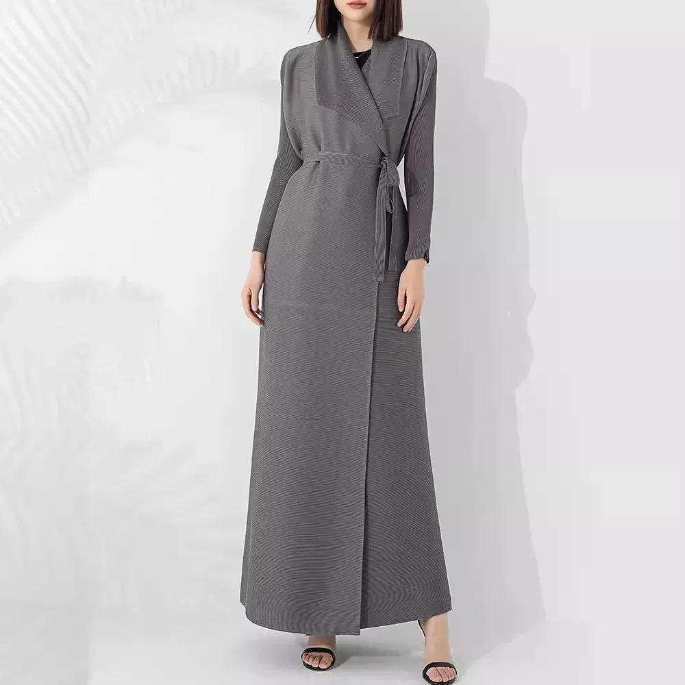 Miyake pieghettato temperamento di fascia alta moda lunga giacca a vento da donna a maniche lunghe con risvolto in vita cravatta Design abito plissettato esterno