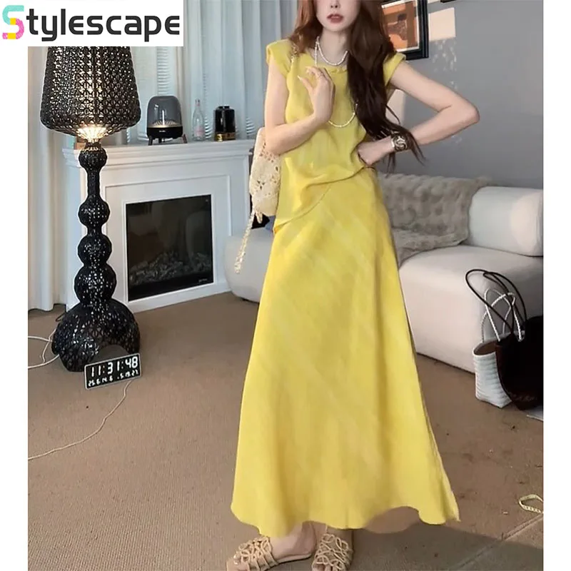 

Новый летний стильный комплект-двойка больших размеров для женщин 2026 года: свободный и модный топ без рукавов и юбка-миди.