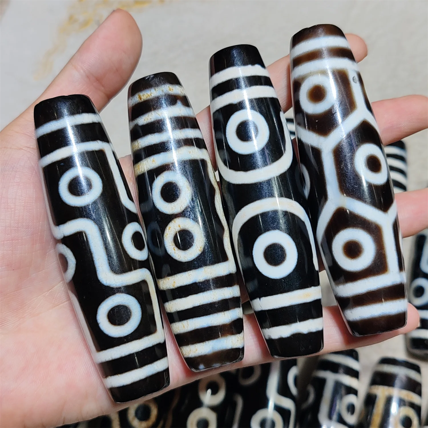 

1pcs/lot Natural Old Agate Dzi Ornaments Weathering lines Black and white 90×25mm Advanced craftsmanship Ethnic style jewelry