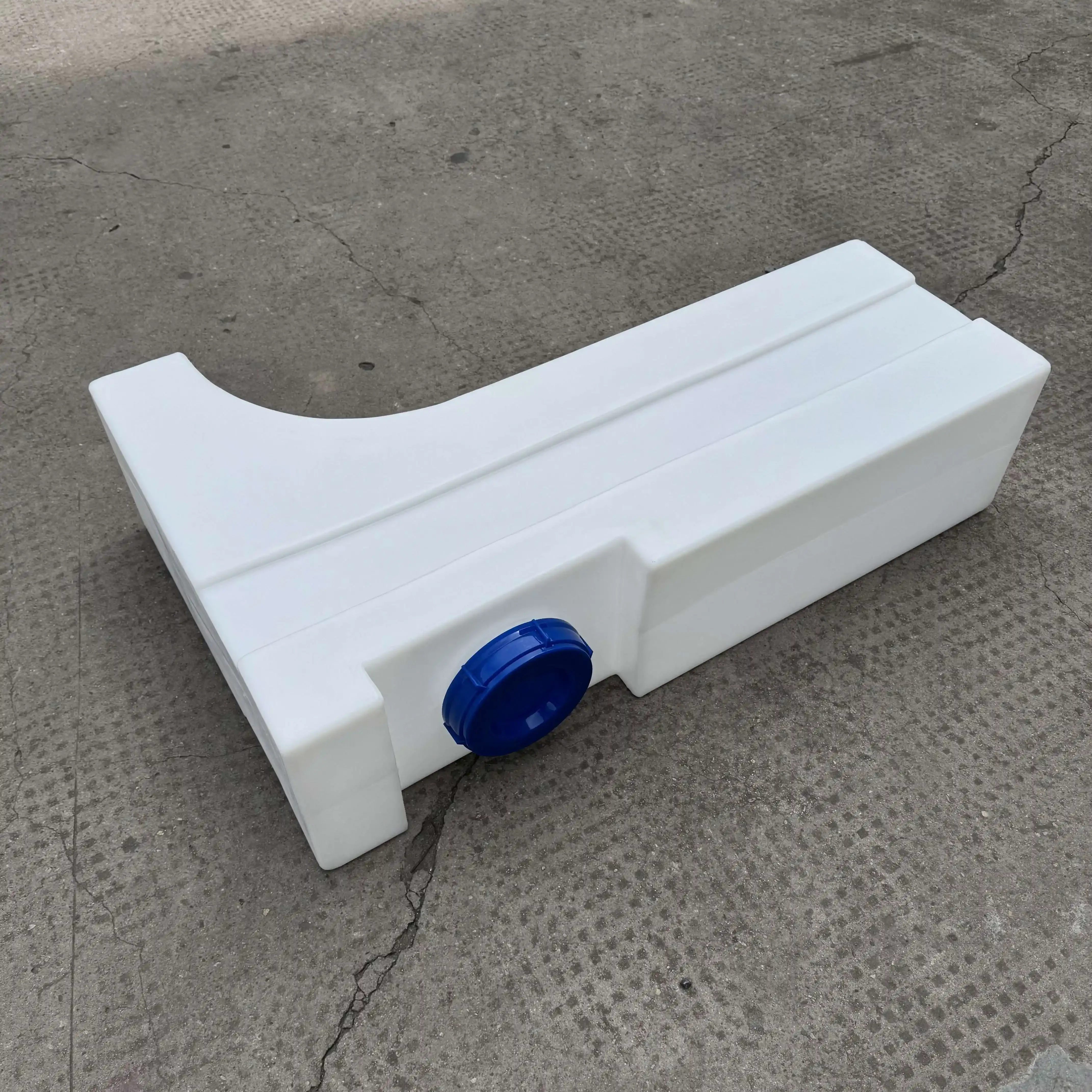 Special-shaped Food Grade PE Plastic Water Storage Tank Rectangular Modified Container For Truck Pickup Vehicle Wheel Hub Mount