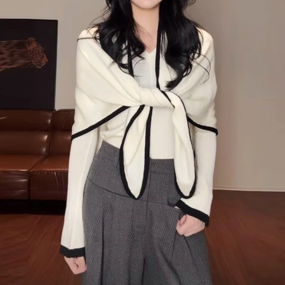 

2025 autumn and winter new light luxury loose real two-piece design sense contrasting colors and thin two-piece top