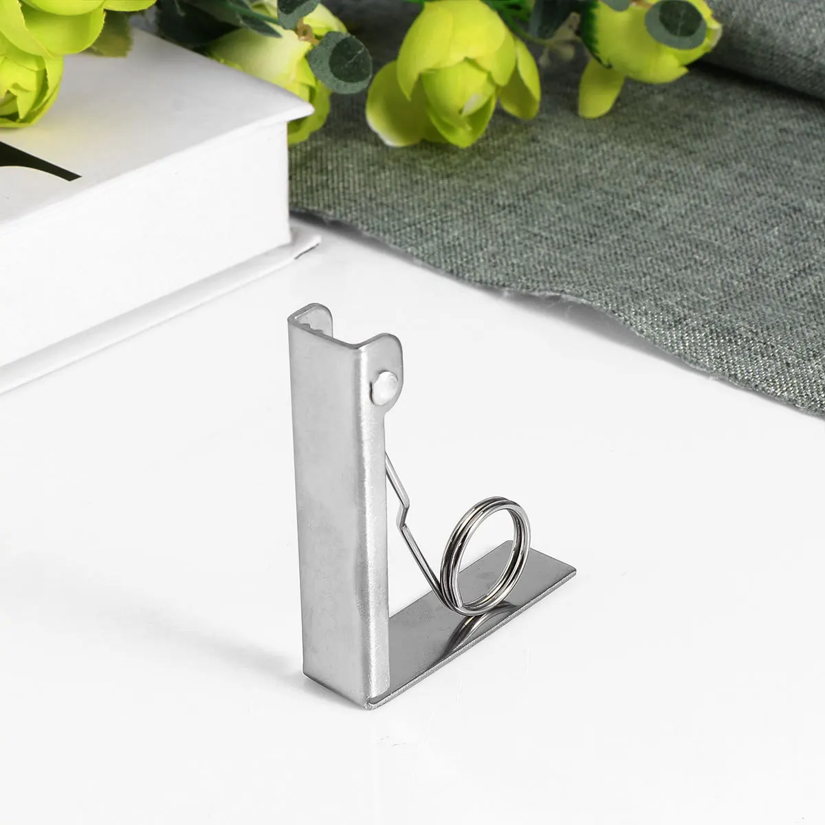 

4Pcs Stainless Steel Tablecloth Clamps Heavy Duty Retaining Clips for Outdoor Picnic Wedding Party Buffet Table Skirt Holders