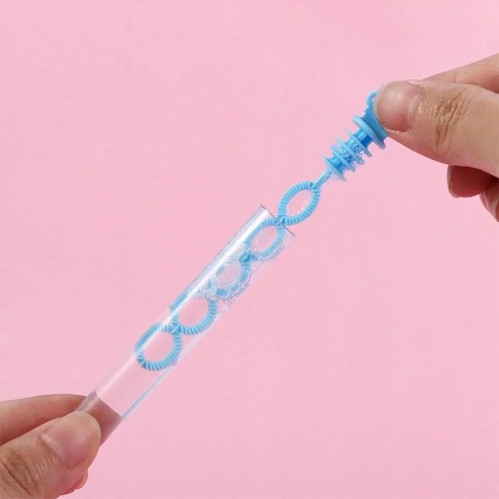 Gemakkelijk te gebruiken 5-gaats kleurrijke bellenbuis Speelgoedzeep Handheld Cat Paw Bubble Blower Tube Klassieke hartboog Bubble Maker Party