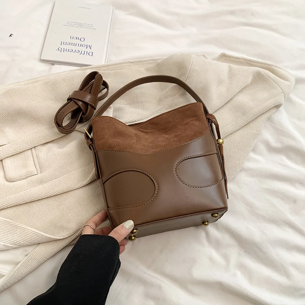 

Simple Tassels Pendant Faux Suede Bucket Bag Handbag Large Capacity Slouchy Hobo Bags Shoulder Bag Solid Color Tote Bag Travel