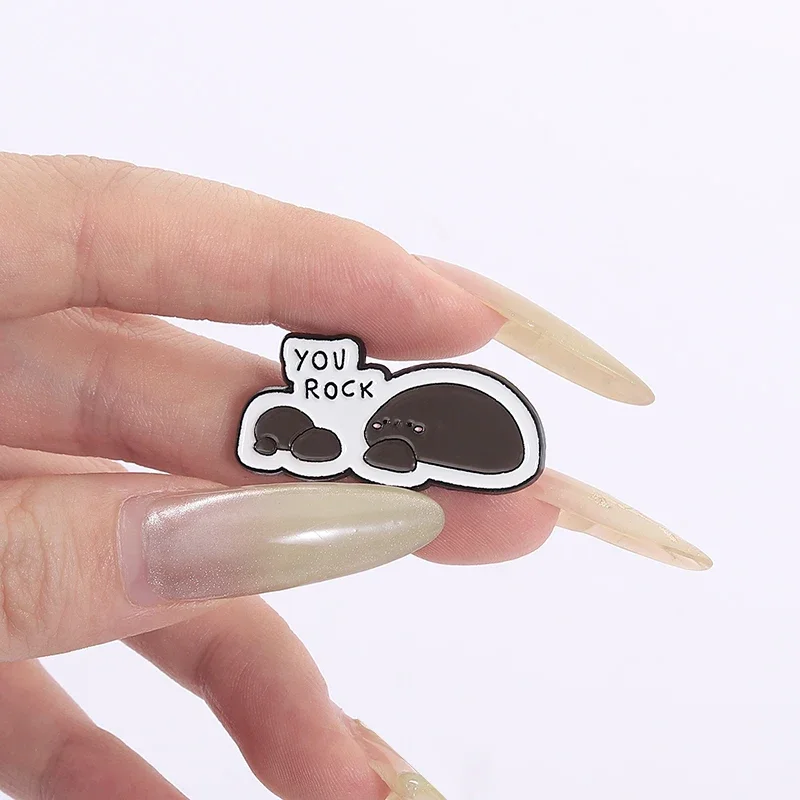 أنت روك الحجر الأسود المينا دبابيس مضحك شعار سبيكة دبابيس الملابس شارة التلبيب مجوهرات بسيطة هدايا للأصدقاء أسعار الجملة #4