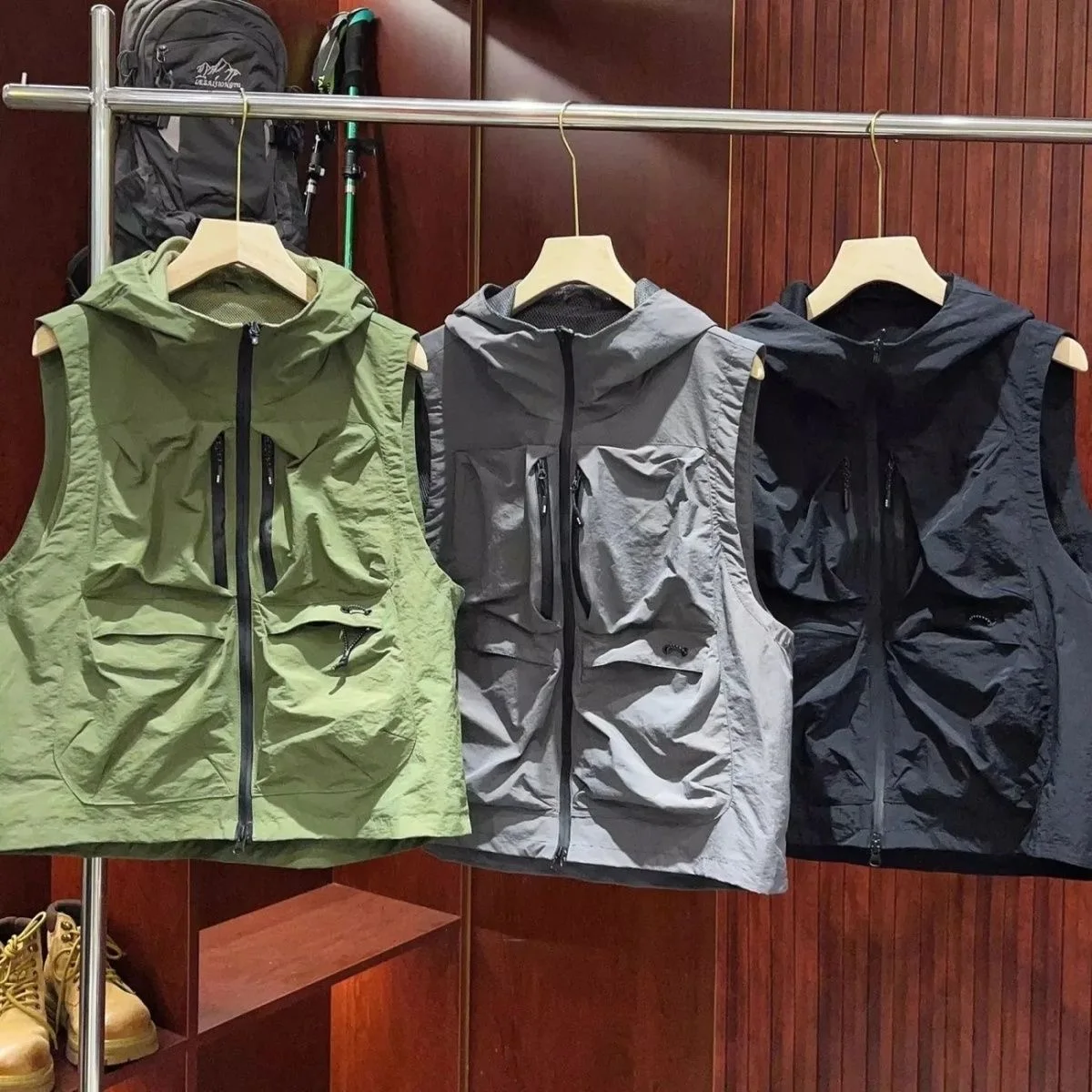 

Outdoor Casual Loose Fishing Men's Vest Hooded Workwear Jacket Polyester Fiber Summer Lightweight Zipper Closure Fashionable