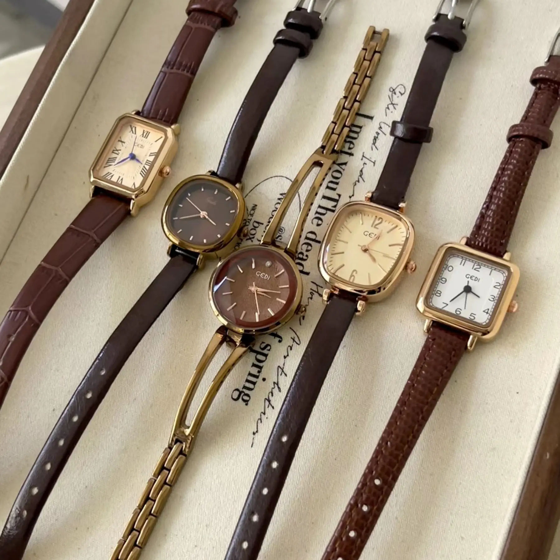 Small And Exquisite Women'S Watch, Luxurious, Vintage, And Simple Design With A Small Dial, New 2026 Model Wristwatch.