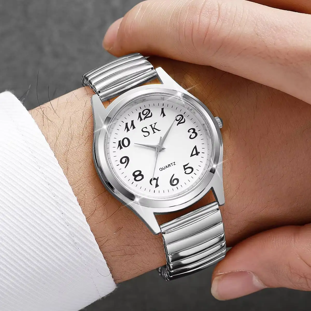 أزياء حزام مطاط رجال الأعمال الساعات عارضة التناظرية كوارتز ساعة اليد Reloj Hombre (بدون صندوق)