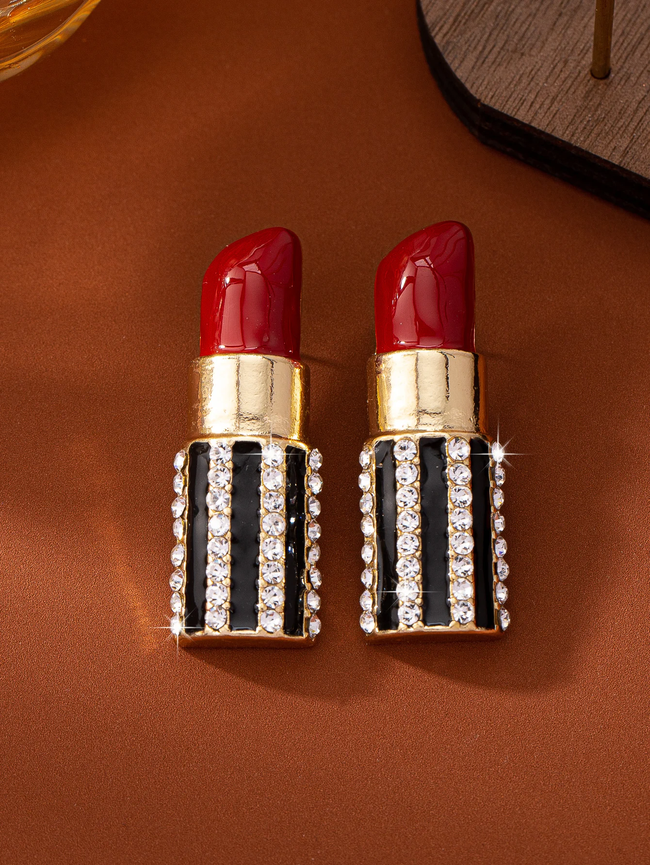 עגילים בצורת אודם