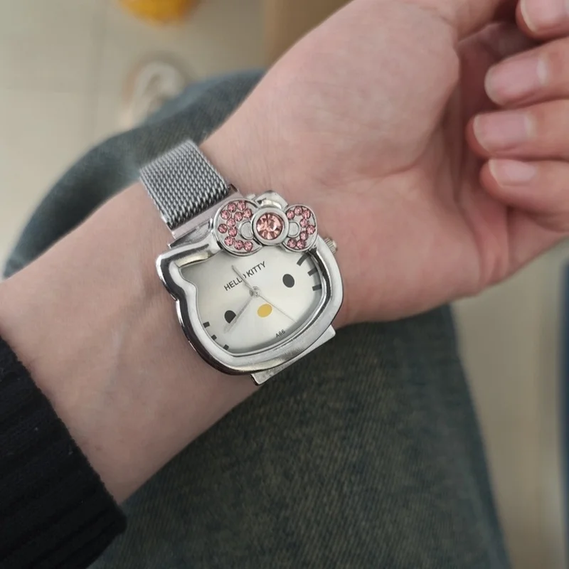 Hello Kitty Orologio multicolore con fiocco tempestato di diamanti Design Accessori creativi Periferiche anime Regalo a sorpresa per studentesse fidanzata