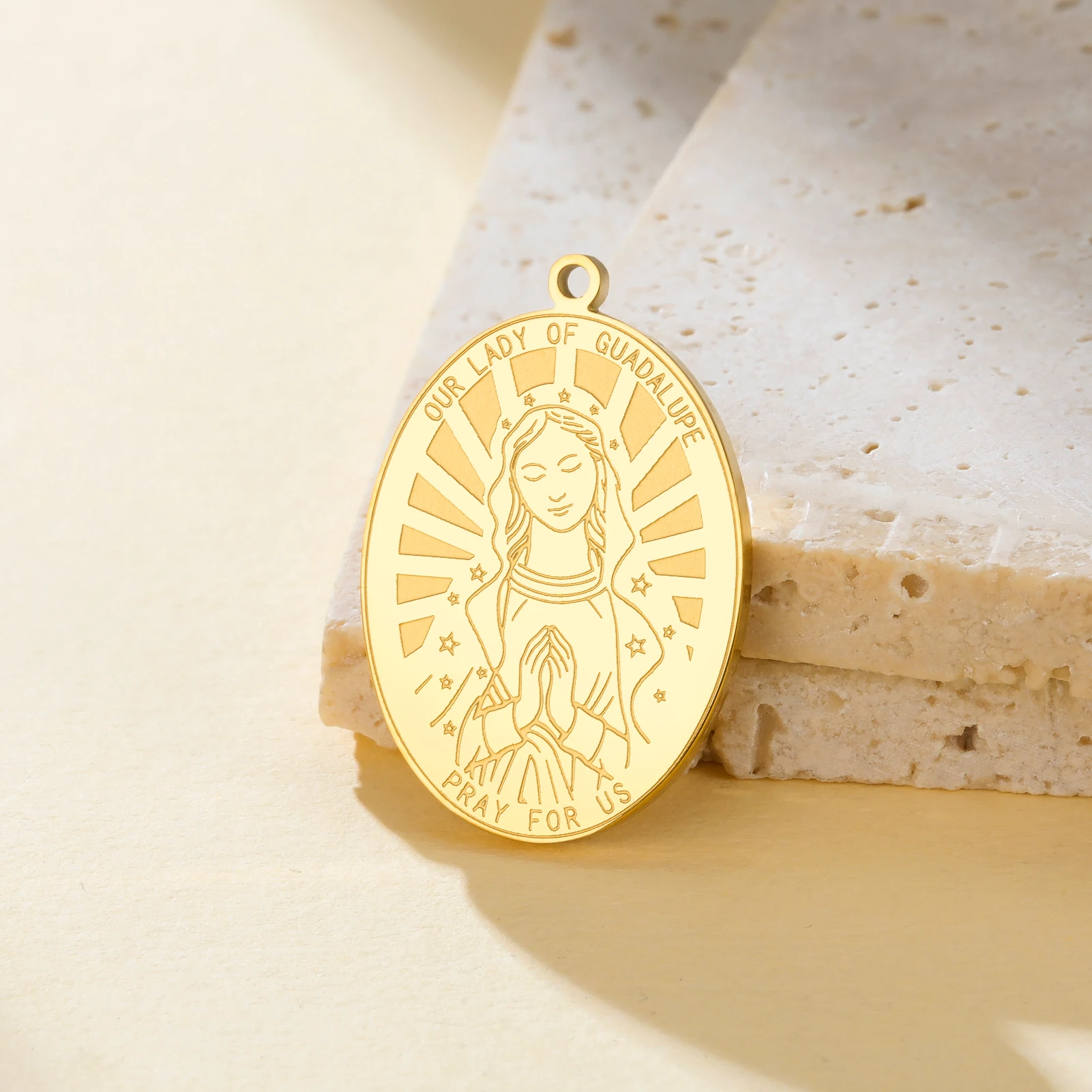 LIKGREAT Colgante Ovalado de la Virgen de Guadalupe 20x30mm de Acero Inoxidable, Amuleto Religioso, Joyería, Accesorio Religioso DIY
