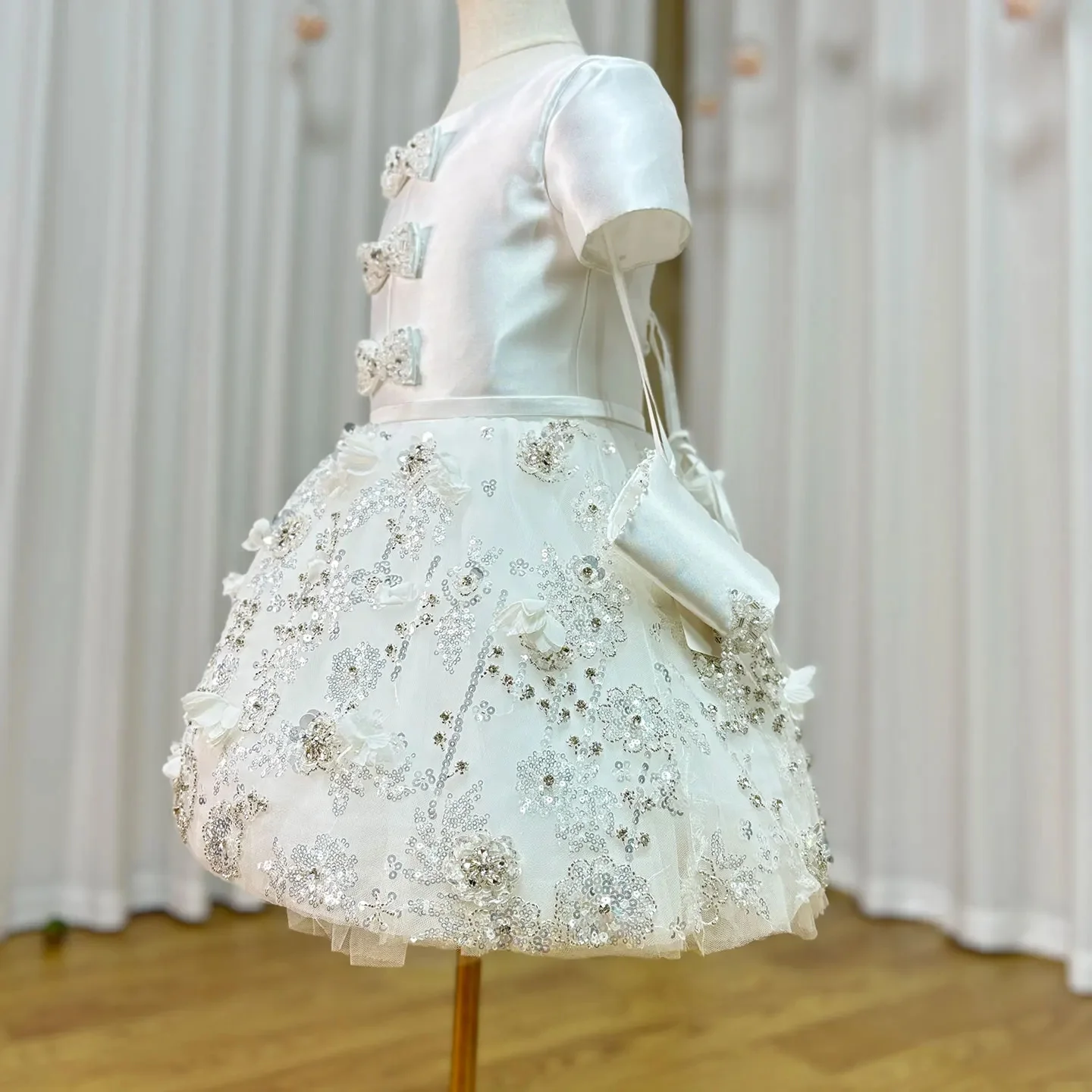 Elegant Customized Flower Girl Dress For Wedding Short Sleeve Beading Puffy Kids Birthday Party First Communion Gowns