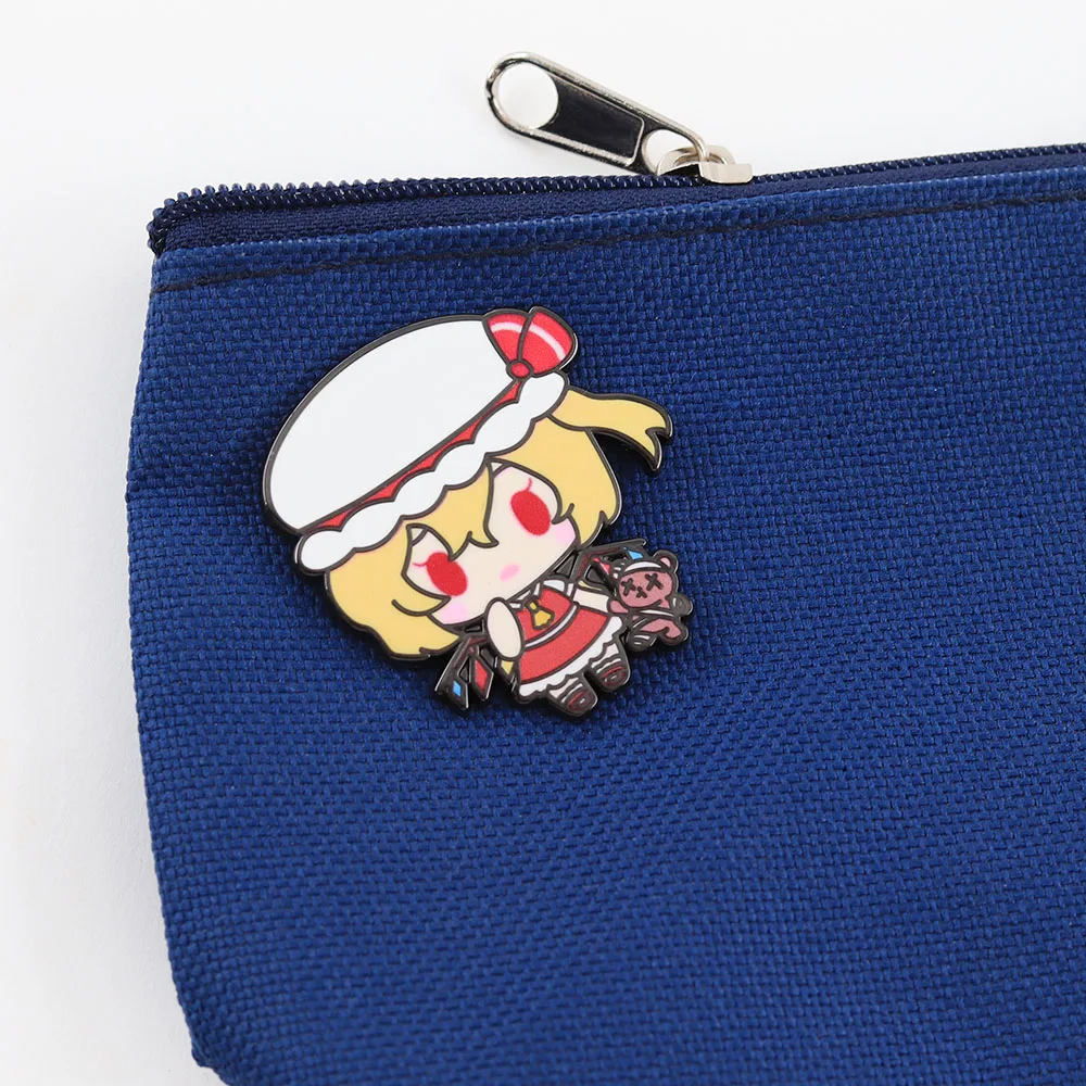 Touhou Project Flandre Scarlet Emaille-Pins Niedliche Anime Flandre Broschen Kawaii Vampirmädchen-Abzeichen Rucksack-Anstecknadel Fangeschenk – Detail 8