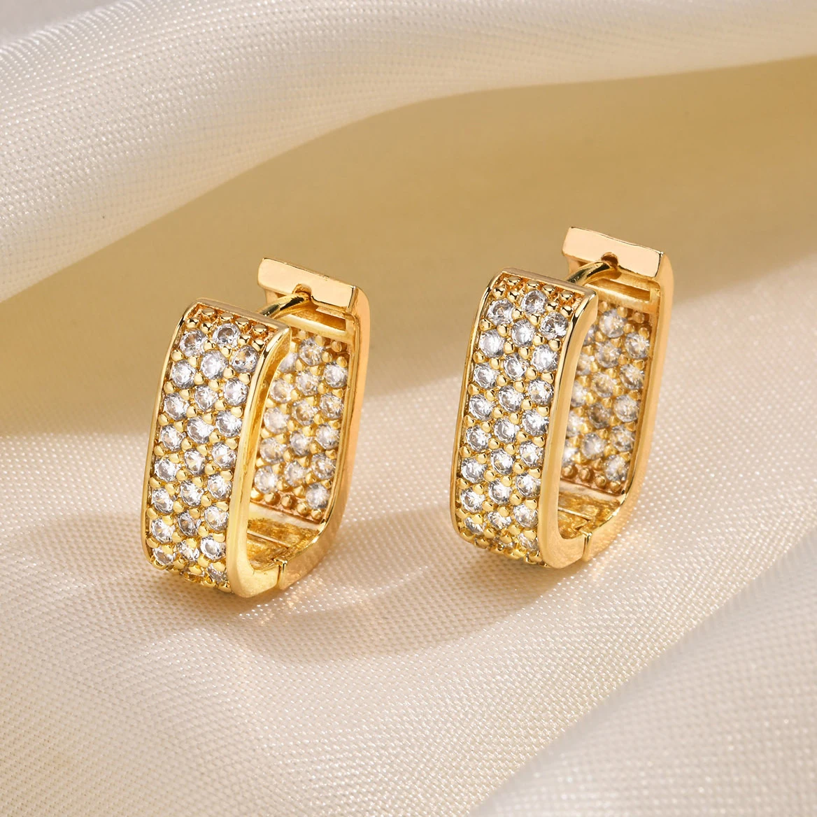 

Elegant Rectangle 18K Gold Plated Hoop Earrings for Women Geometric Shiny Zircons Studded Ear Buckles Hypoallergenic Jewelry New