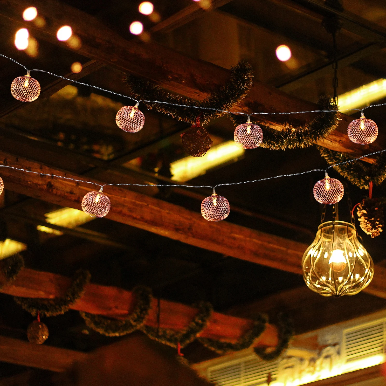 

1Pcs Festive Iron Craft Lantern Light String Christmas Decoration Unique Ball Shaped Warm Glow Party Atmosphere Enhancer
