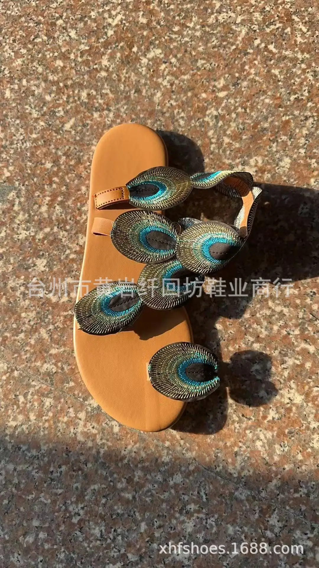 صنادل نسائية صيفية جديدة للتجارة الخارجية عبر الحدود صنادل شاطئ برش الطاووس المقلد العرقي الأمريكي