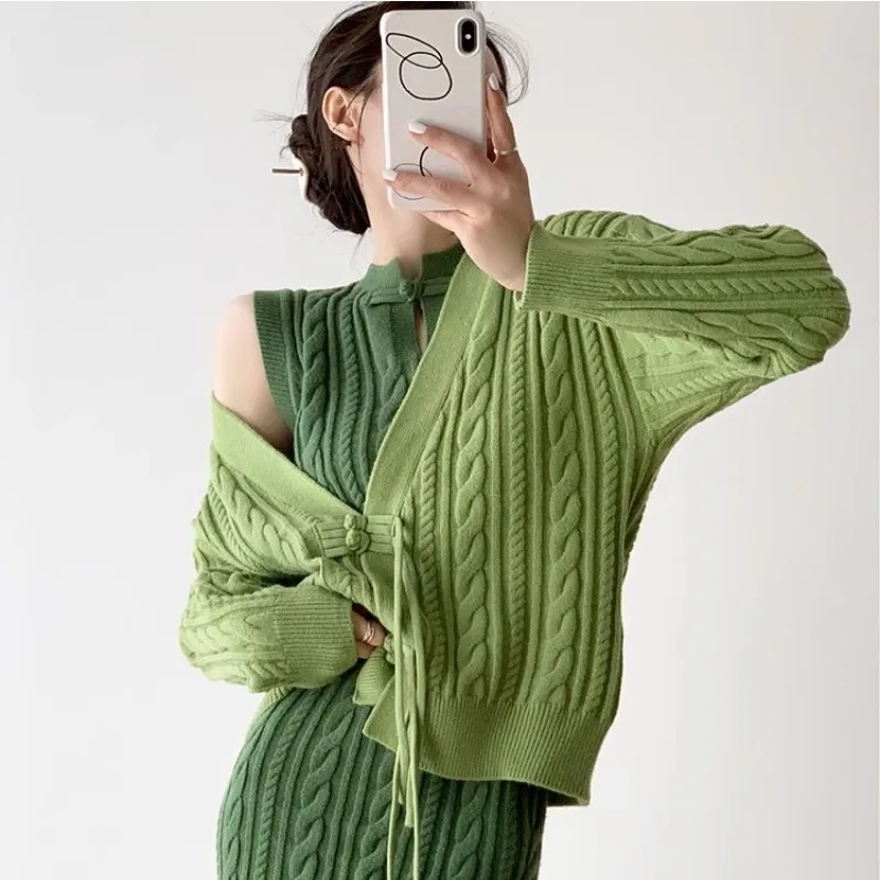 Dark Light Green Contrasting Knitted Dress Set For Women\'S Autumn And Winter New Chinese Style Buckle Design Knitted Vest Dress