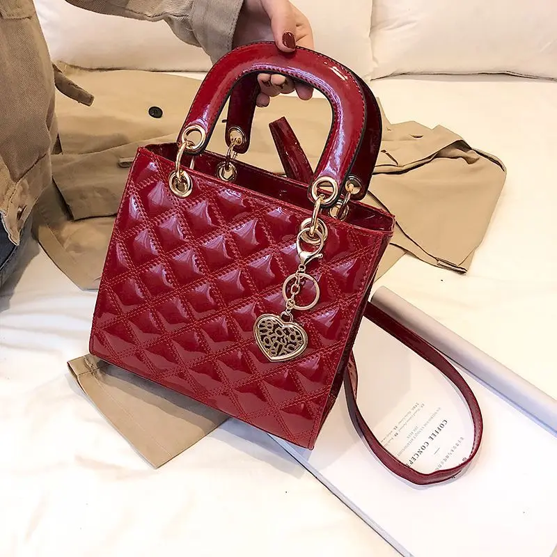 Lakierowane skórzane błyszczące mini torby dla kobiet 2024 Nowość w Daifei Diamond Grid Torba na ramię Crossbody z górnym uchwytem Moda Wszechstronny