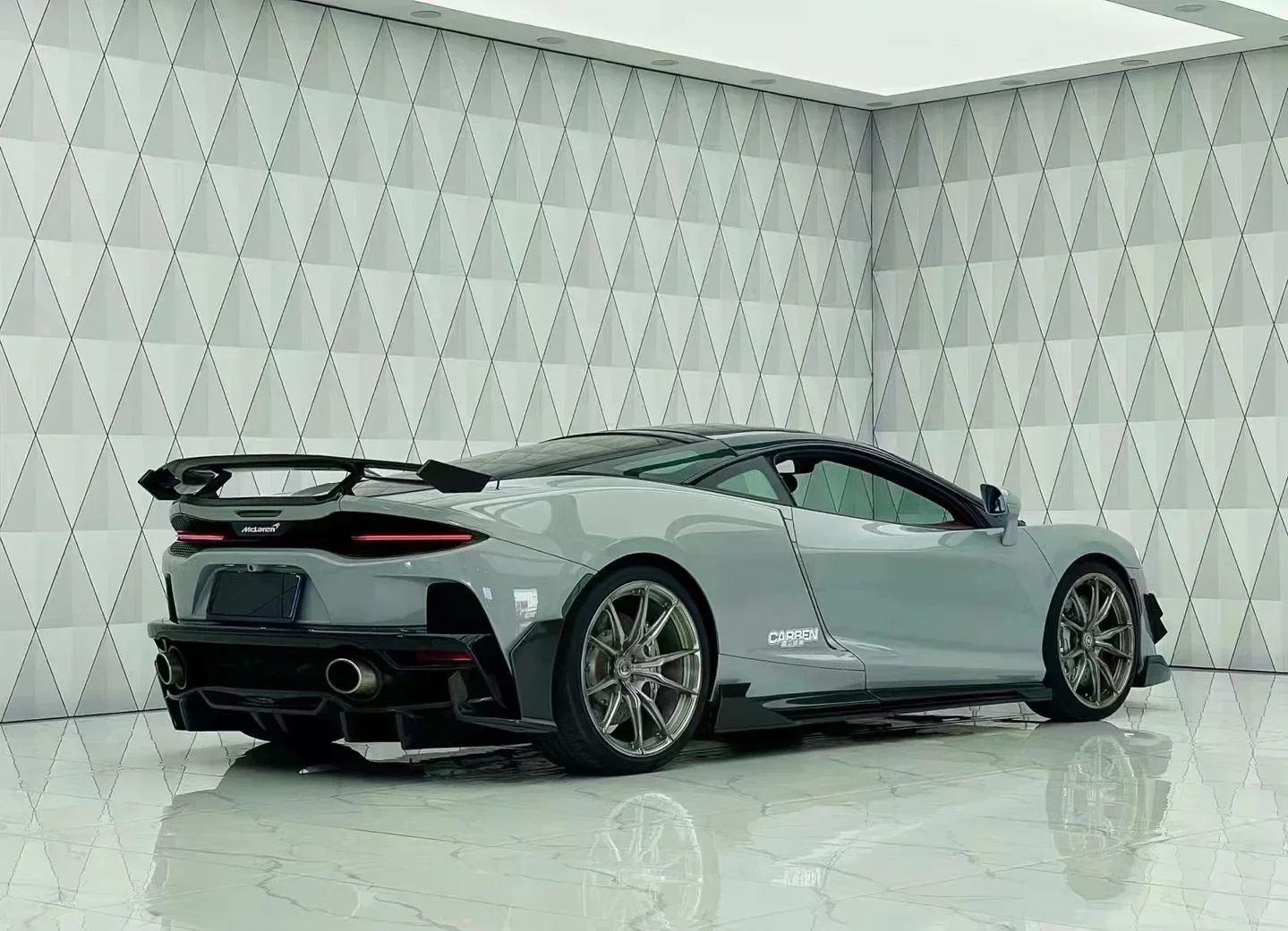 قطع غيار السيارات الكاملة لـ Mclaren GT طقم هيكل من ألياف الكربون الجافة الشفاه الأمامية Tuyere التنانير الجانبية الخلفية المفسد هود دواسة الباب