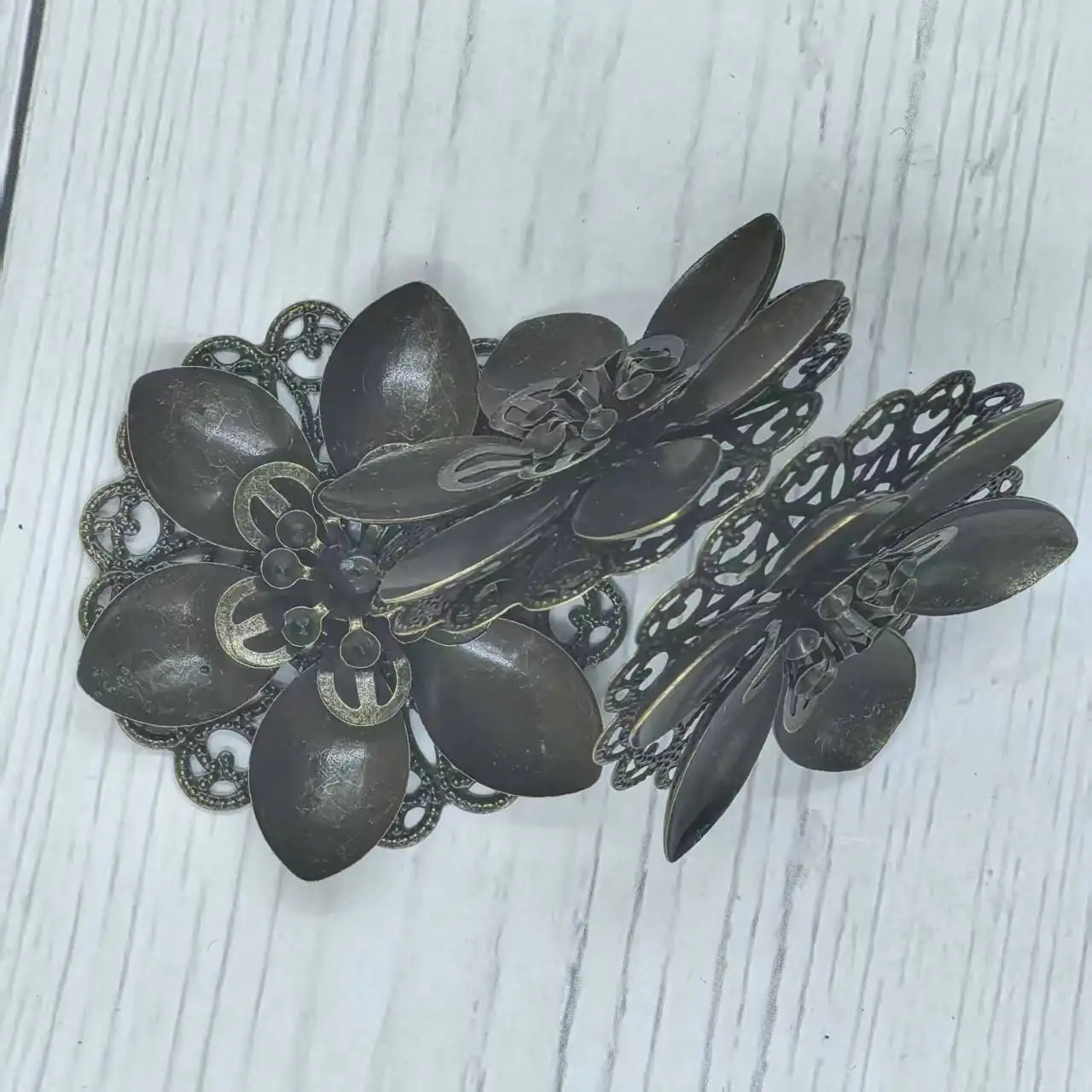 Wholesale Filigrane Flower Charm Cameos Connectors 46mm DIY Embellissment Handicrafts Apparel Headwear Decoration Accessories