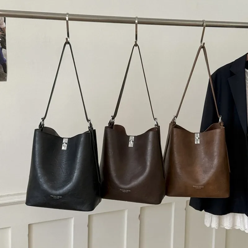 

Chic Minimalist Elegant Diaper Bags For Women High-End Leather Shoulder Bag Simple Commuter Bag Vintage Solid Color Designer