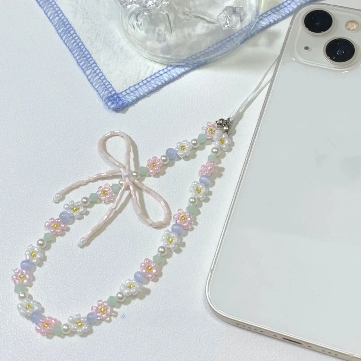 Cadena de teléfono con cuentas de perlas de imitación acrílicas para mujeres y niñas, Rosa Simple, corazón de oso, fresa, lazo, flor, accesorios dulces