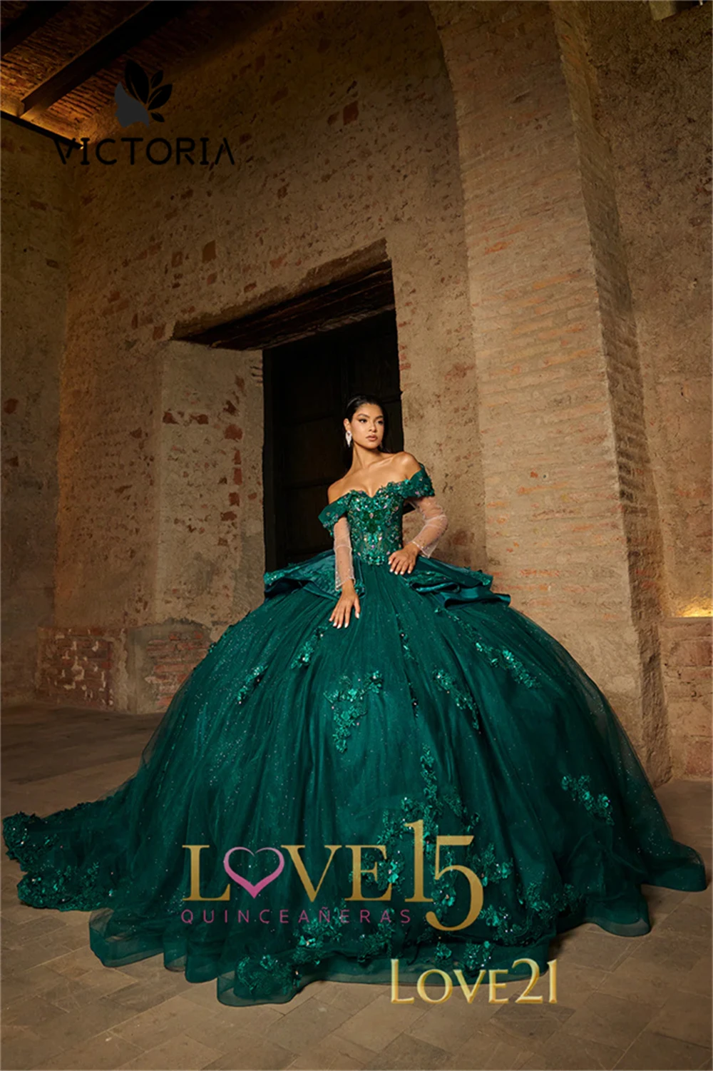 

Emerald Green Beaded Crystals Quinceanera Dress Lace Applique Ruffle Half Mesh Sleeves Sweetheart Ball Gown vestidos Customized