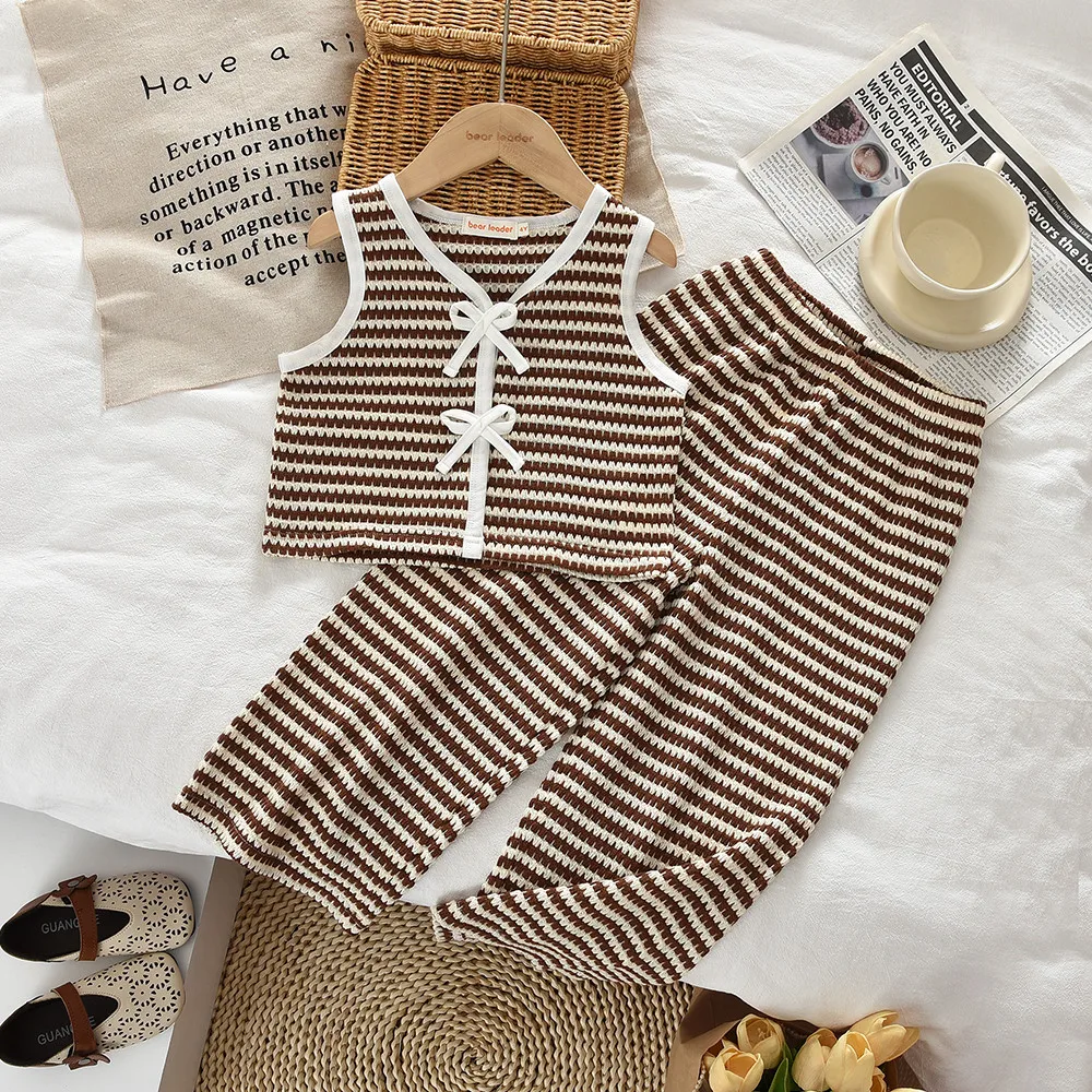 Khaki Sommerkleidung für Mädchen, modisch, gestreift, bedruckt, für Kinder, lässiger Heimanzug, Fliege, ärmelloses Oberteil + Hose, Kinder-Sets – Detail 2