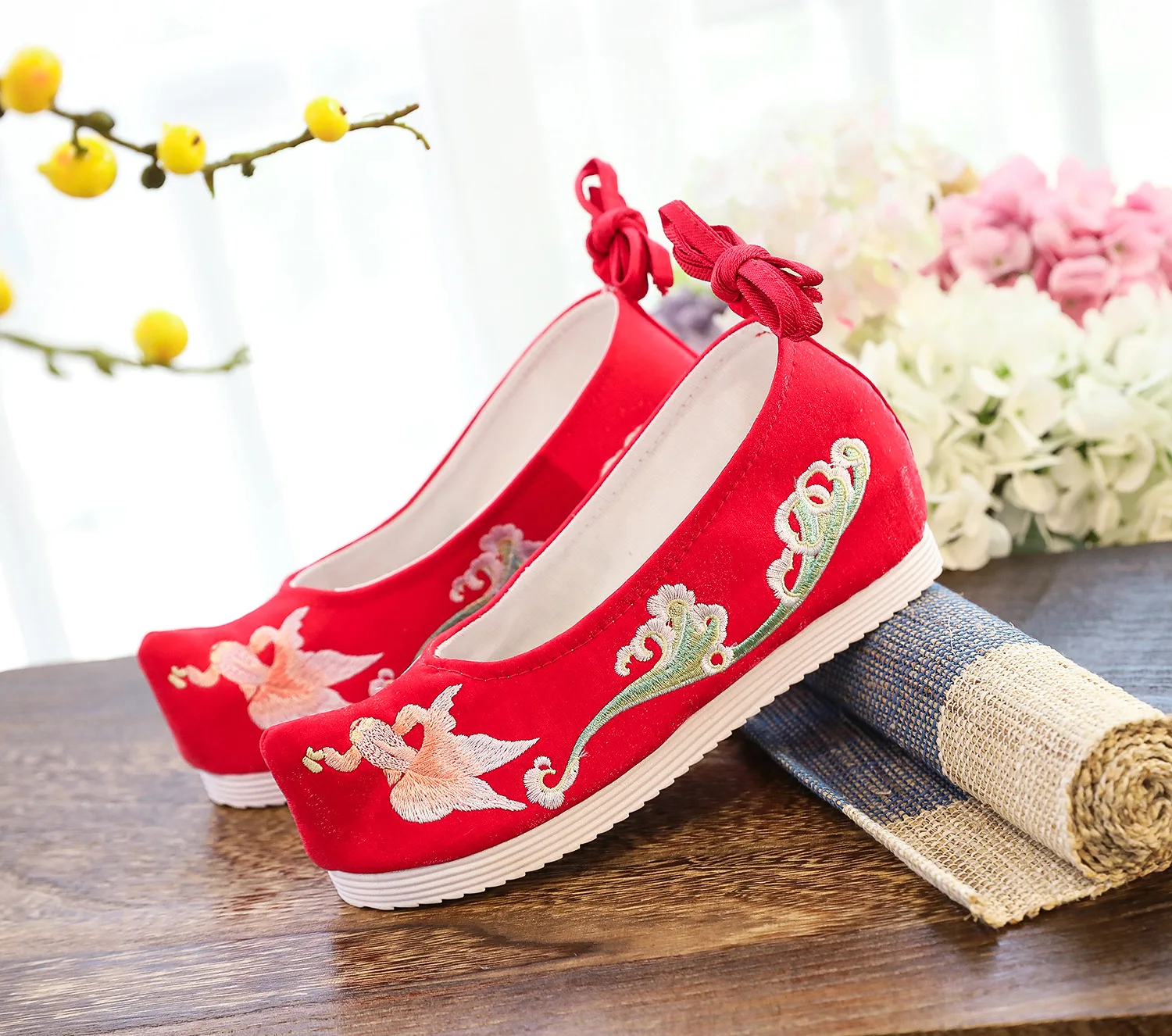 Zapatos de plataforma ocultos con correa en el tobillo para mujer, zapatos de Cosplay Hanfu cómodos bordados de estilo chino Vintage