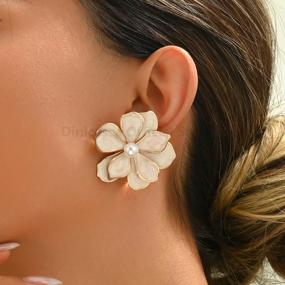 Fashion Charming Enamel Metal Flower Imitation Pearl Decor Stud Earrings For Women Luxury Design Wedding Party Statement Jewelry