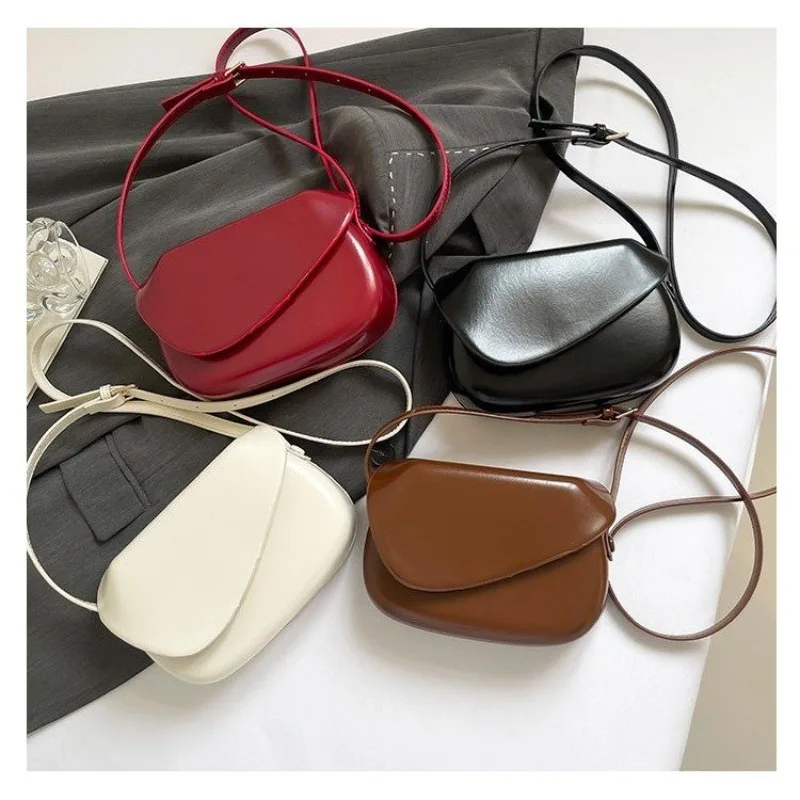 

Классическая парижская сумка-сэтчел для женщин, которую можно носить как на плече, так и через плечо, с логотипом и большим внутренним отделением, подходит также в качестве сумки для подгузников.