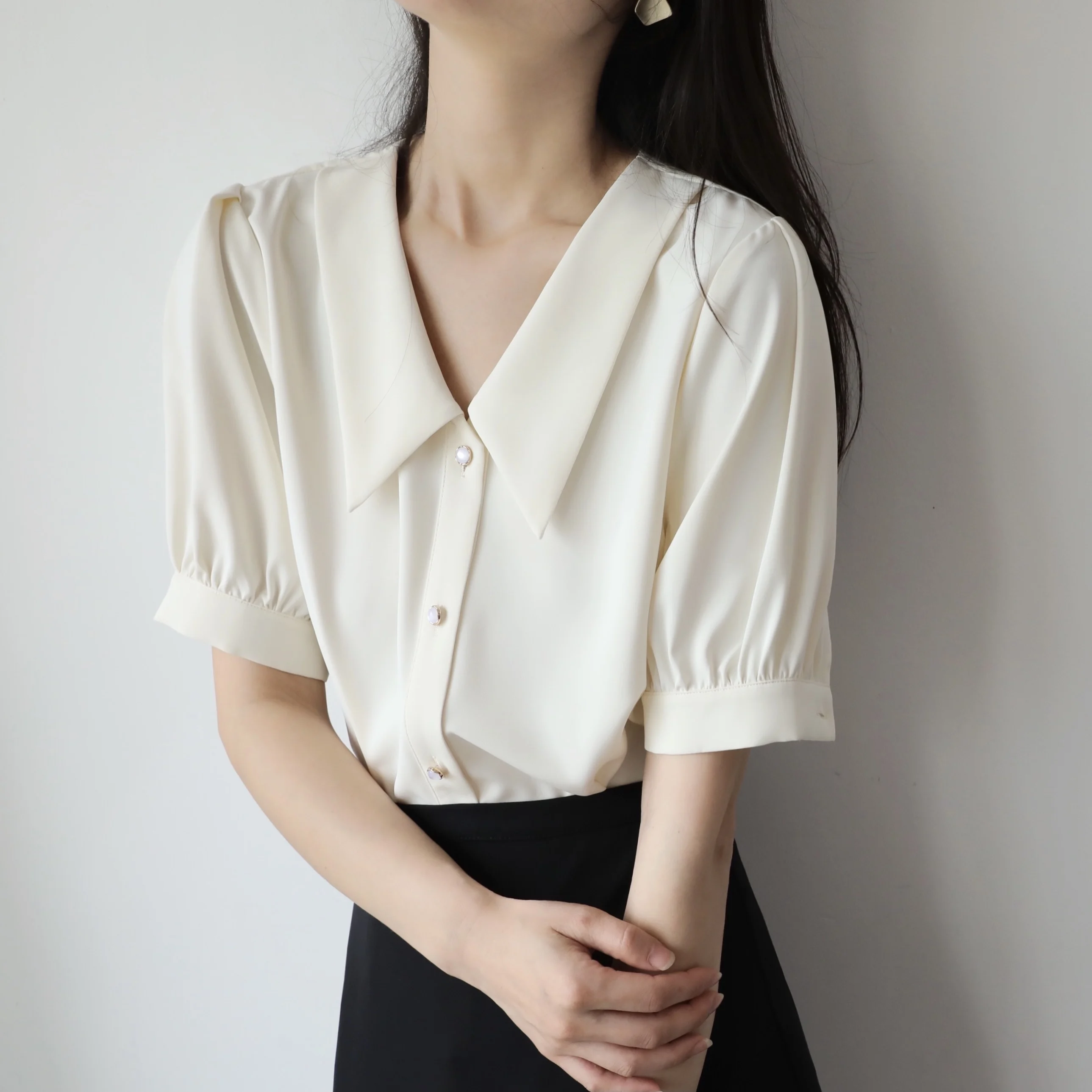 

Женская летняя рубашка XINER Commute Simple с коротким рукавом, в стиле ретро, с маленьким воротником-стойкой, однотонная, с V-образным вырезом, на пуговицах, стандартный крой