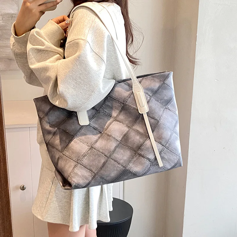 

New Large-capacity Bag for Women. Versatile Diamond-quilted Tote Bag, Which Can Be Used As A Handbag or A Single-shoulder Bag.