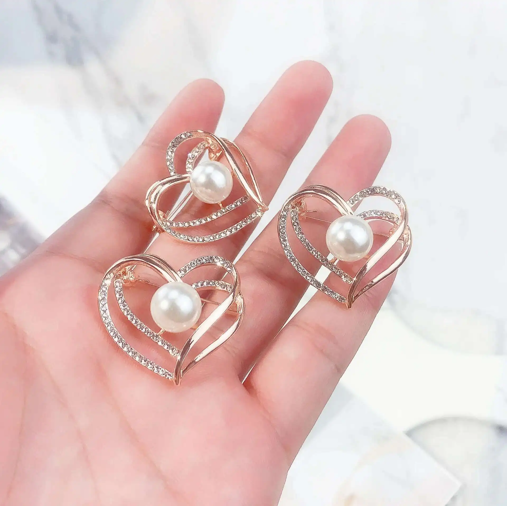 

Brooch Pins For Women Collar Accessories Newest Creative Hollow Out Metal Pearl Crystal Brooches With Rose Color Love Designer