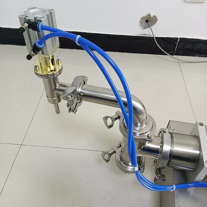 آلة تعبئة جديدة فوهة واحدة معدات تعبئة كمية سائلة 10-1000 مل آلة تعبئة السوائل من الفولاذ المقاوم للصدأ