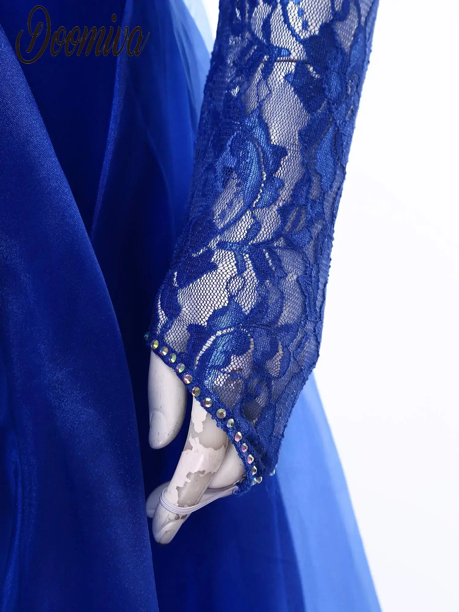 ผู้หญิงห้องบอลรูมเต้นรําชุด Lyrical สเปน Flamenco Dance เครื่องแต่งกายลูกไม้แขนยาว Rhinestones กว้าง Hemline Maxi ชุด