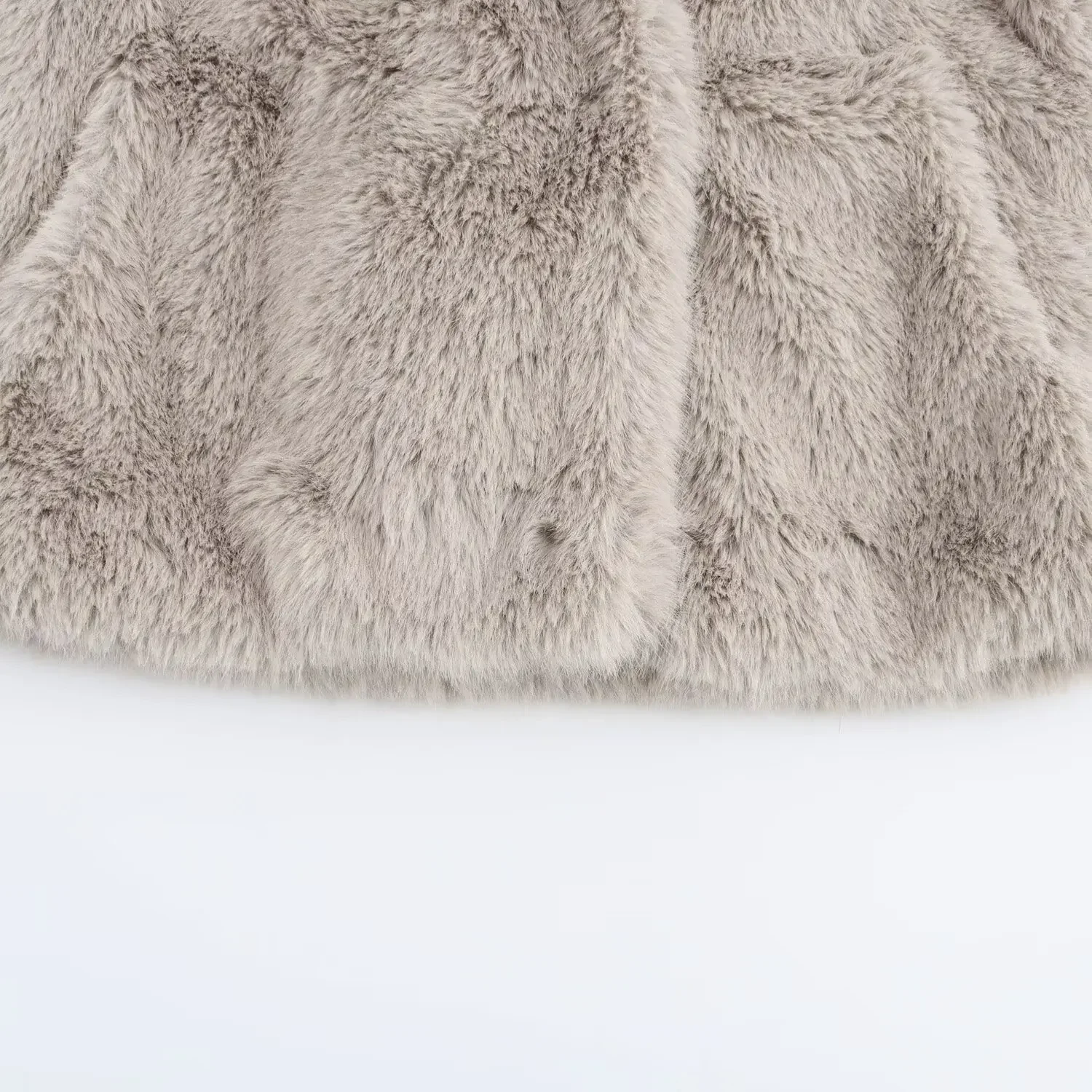 Dámský kabát SAW Independent Station s krátkými rukávy a efektem umělé kožešiny, jednoduchý a módní design, čínský výrobce, původ - náhled 3