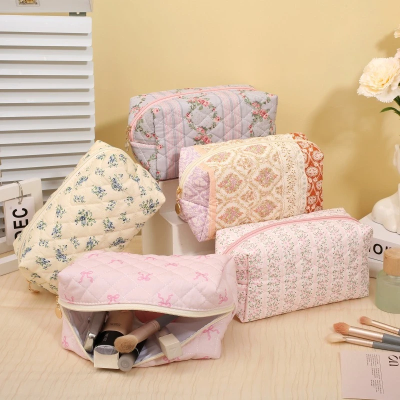 Floral gesteppte Kosmetiktasche Damen Reißverschluss Lippenstift Make-up Pinsel Aufbewahrungstasche Kopfhörer Datenkabel Brieftasche Student Bleistift Tasche Fall