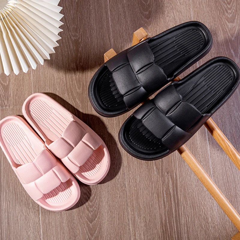 

2025 Summer Women Soft Sole Cloud Slippers Thick Platform Indoor Outdoor Beach Sandals EVA Non Slip Flip Flops