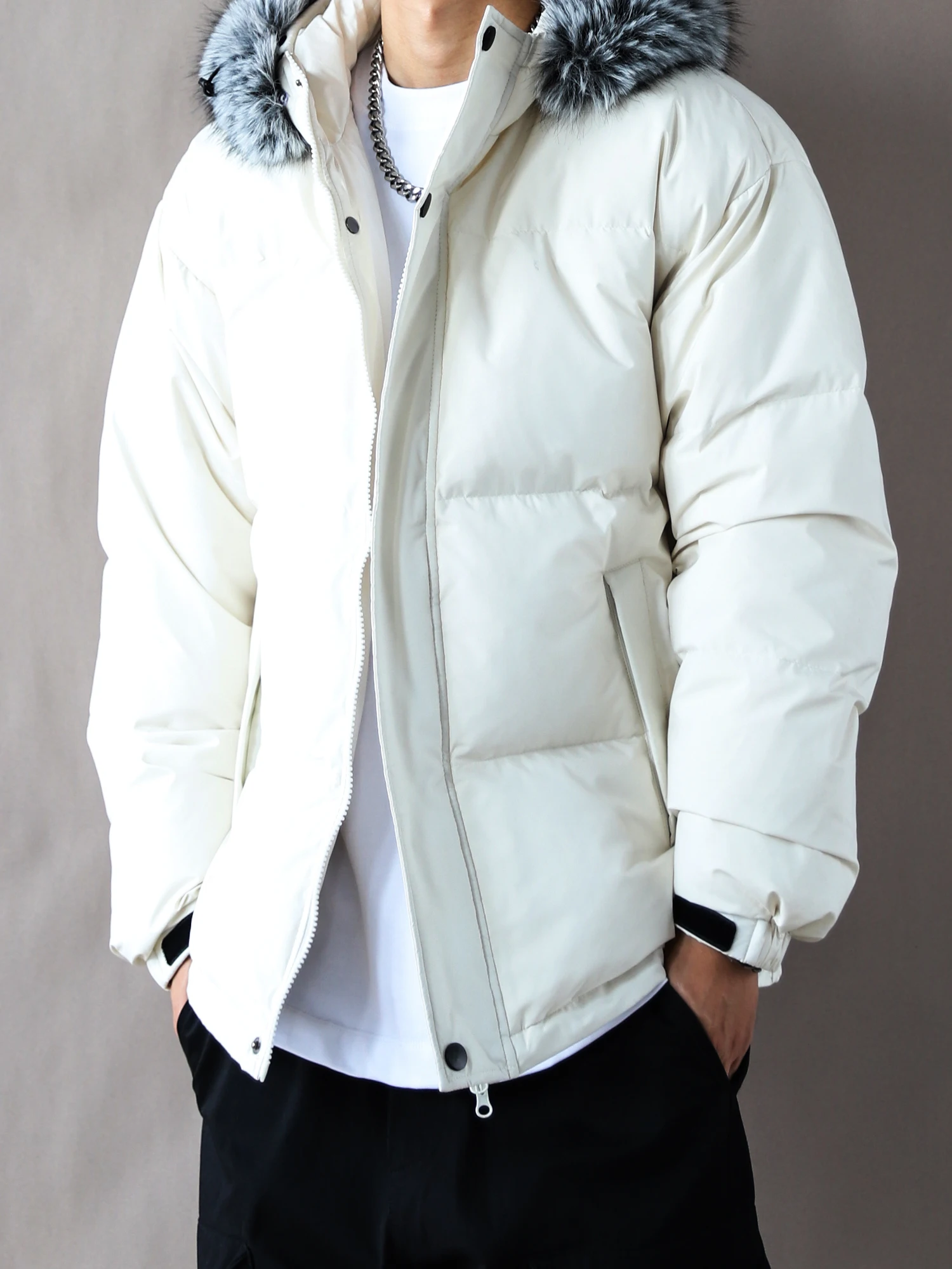 

Утепленная мужская зимняя куртка из пуха и пера (90% пуха), свободного кроя, с длинными рукавами, на молнии, из полиэстера, белая