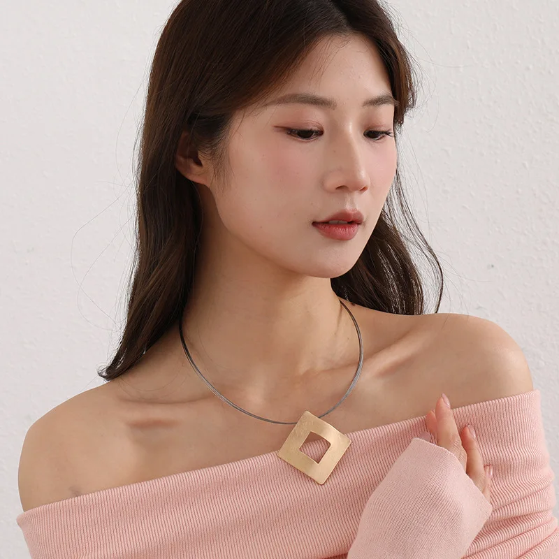New special for European and American summer popular necklaces, love minimalist brushed alloy women's fashion jewel