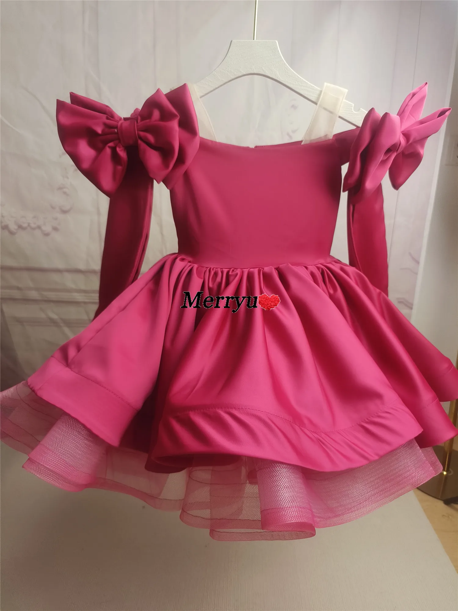 Robe de demoiselle d'honneur en satin rose chaud avec nœuds, longueur au genou, robes de fête d'anniversaire, élégante, moelleuse, fête de mariage, tout ce qui est mignon