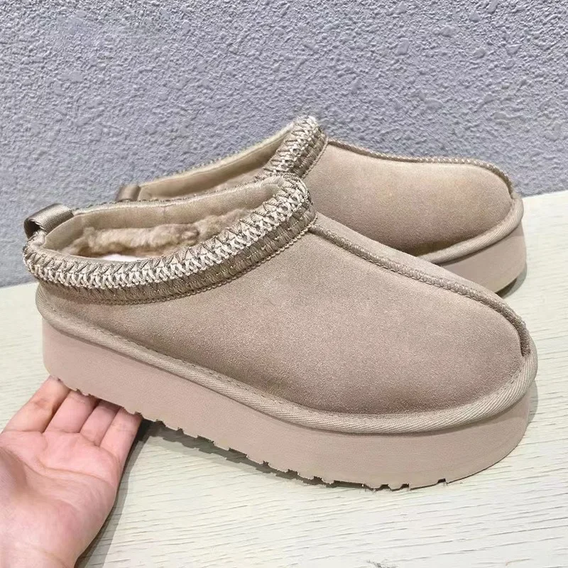 2024 New Versatile White Women\'s Shoes Design Sensibility Autumn Platform Shoes Sponge Cake Thick Bottom Ugly Face Bread