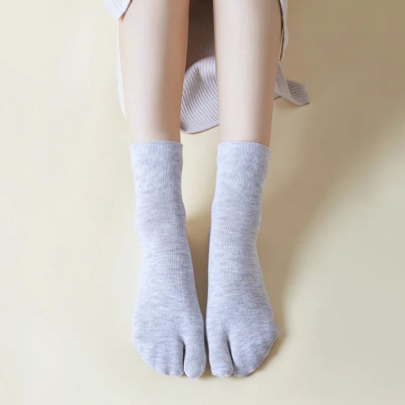 Japanese Men And Women\'s Summer Fiber Double Fingered Socks Flip-flops Sandals Split Breathable Independent Harajuku Fun Socks