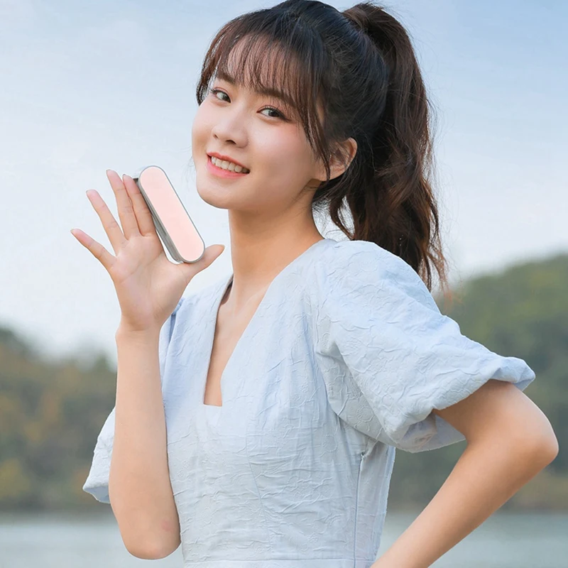 USB พัดลมแบบมือถือแบบพกพาขนาดเล็กเงียบชาร์จตั้งโต๊ะพัดลมแบบพับได้พัดลมขนาดเล็กและเรียบง่าย