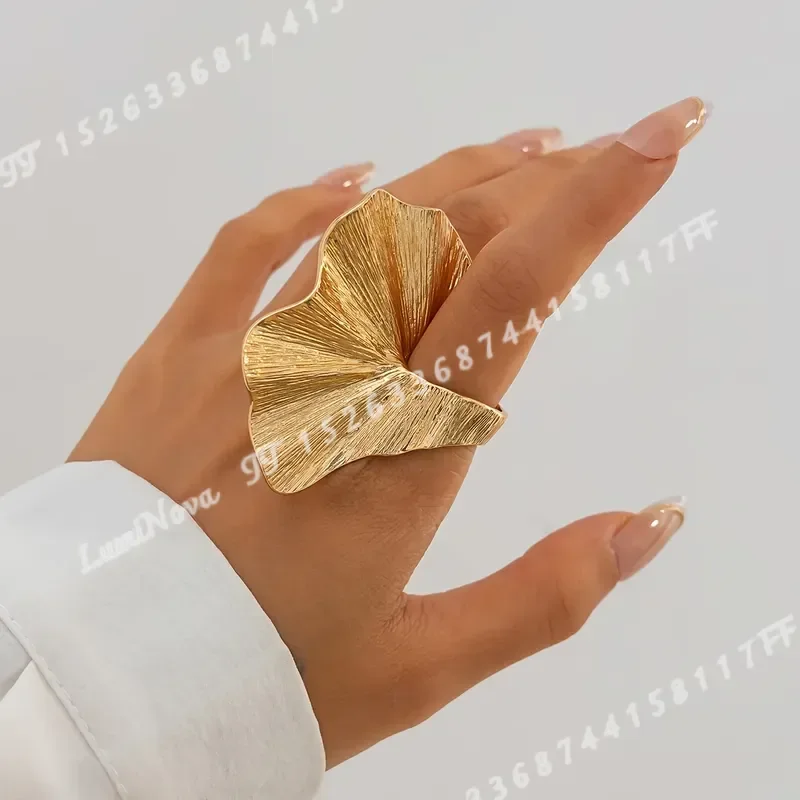 1pc Vintage Metal Ring Exaggerated Irregular Wide Petal Shaped Statement Jewelry for Women Party Accessories Fashion Gift