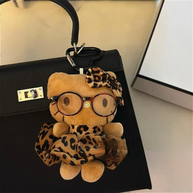 

Sanrio keychain Hello Kitty trendy leopard print plush toy backpack decoration car pendant toy student couple exquisite gift